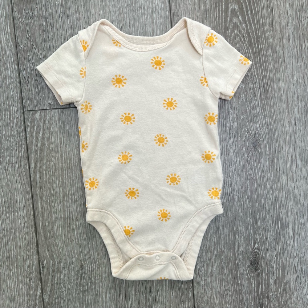 OLD NAVY SHORT SLEEVE BODYSUIT SUNSHINE 6-12MO